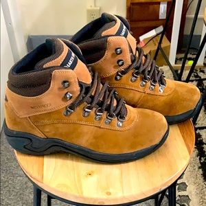 Women’s waterproof Earth Shoe Hiking Boots